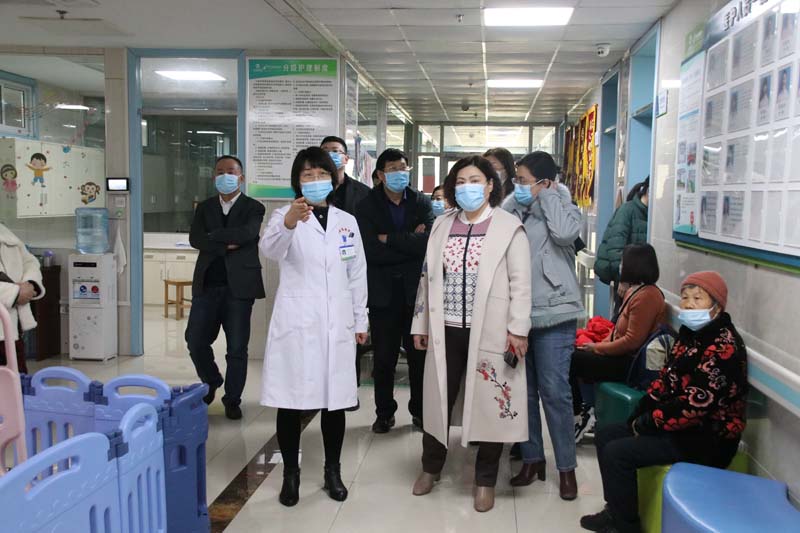 2022年2月25日，濰坊鳶都醫(yī)院黨委書記、院長(zhǎng)鄭海妹（前排右一）一行蒞臨兒童早期發(fā)展部參觀交流.jpg
