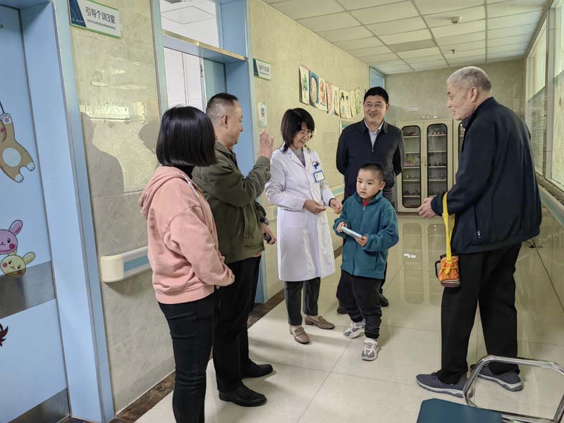 2023年11月8日，高新區(qū)民政衛(wèi)生工作辦公室主任許鶴騰（右二）蒞臨兒童早期發(fā)展部指導(dǎo)工作.jpg